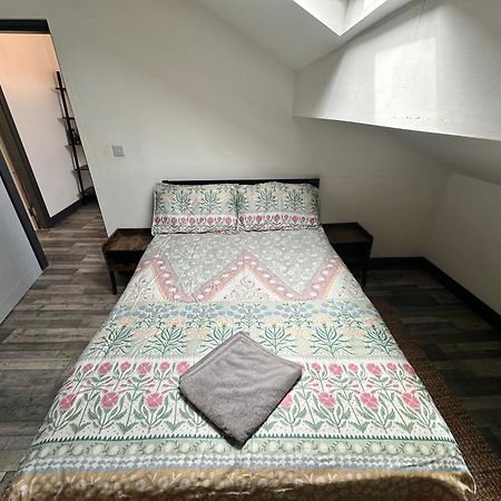 Town Center Willow Apartment - Sleeps Up To 10 - Dogs Welcome - 2 Minutes From Train Station Blackpool Exterior photo