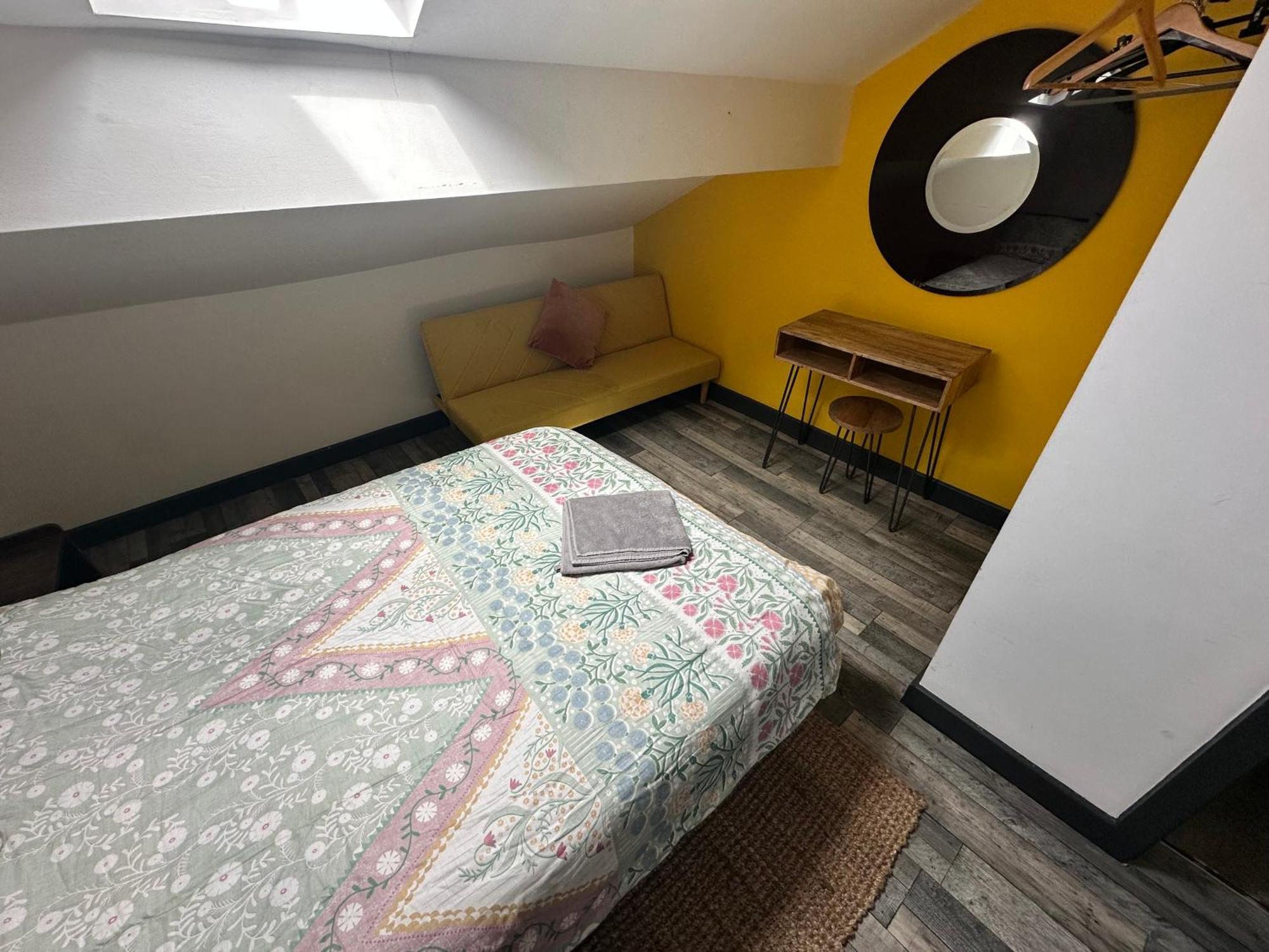 Town Center Willow Apartment - Sleeps Up To 10 - Dogs Welcome - 2 Minutes From Train Station Blackpool Exterior photo