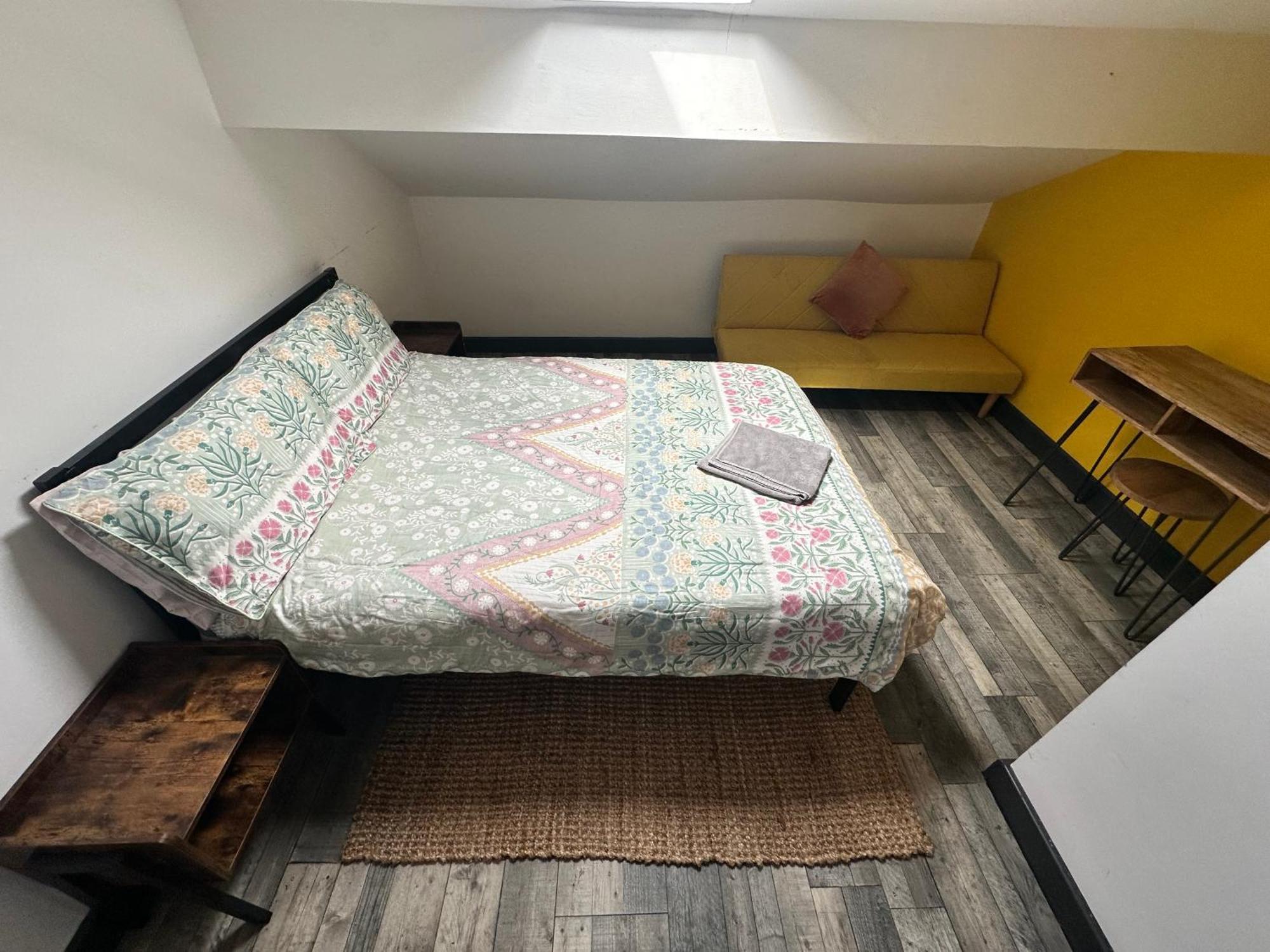 Town Center Willow Apartment - Sleeps Up To 10 - Dogs Welcome - 2 Minutes From Train Station Blackpool Exterior photo