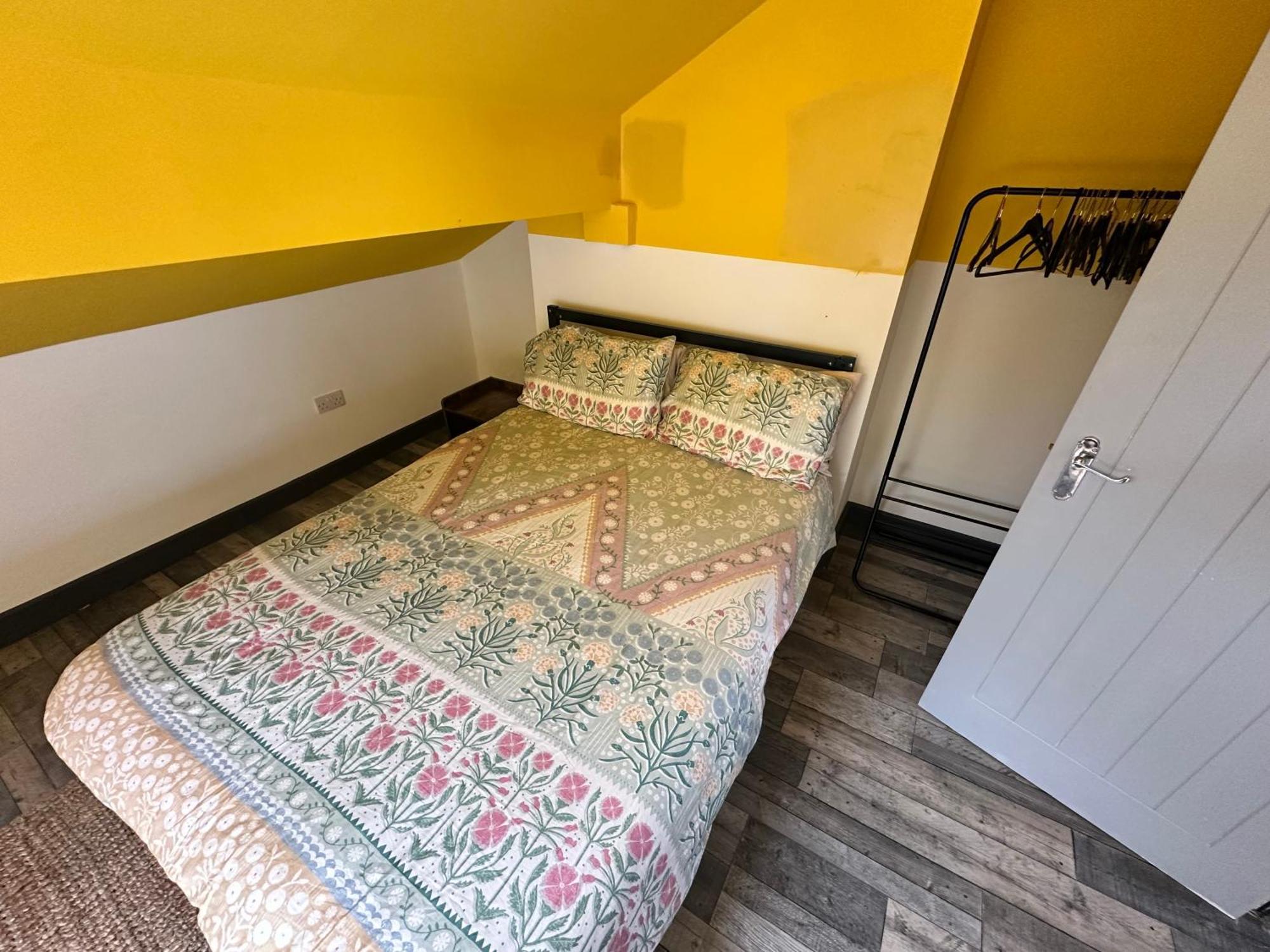Town Center Willow Apartment - Sleeps Up To 10 - Dogs Welcome - 2 Minutes From Train Station Blackpool Exterior photo